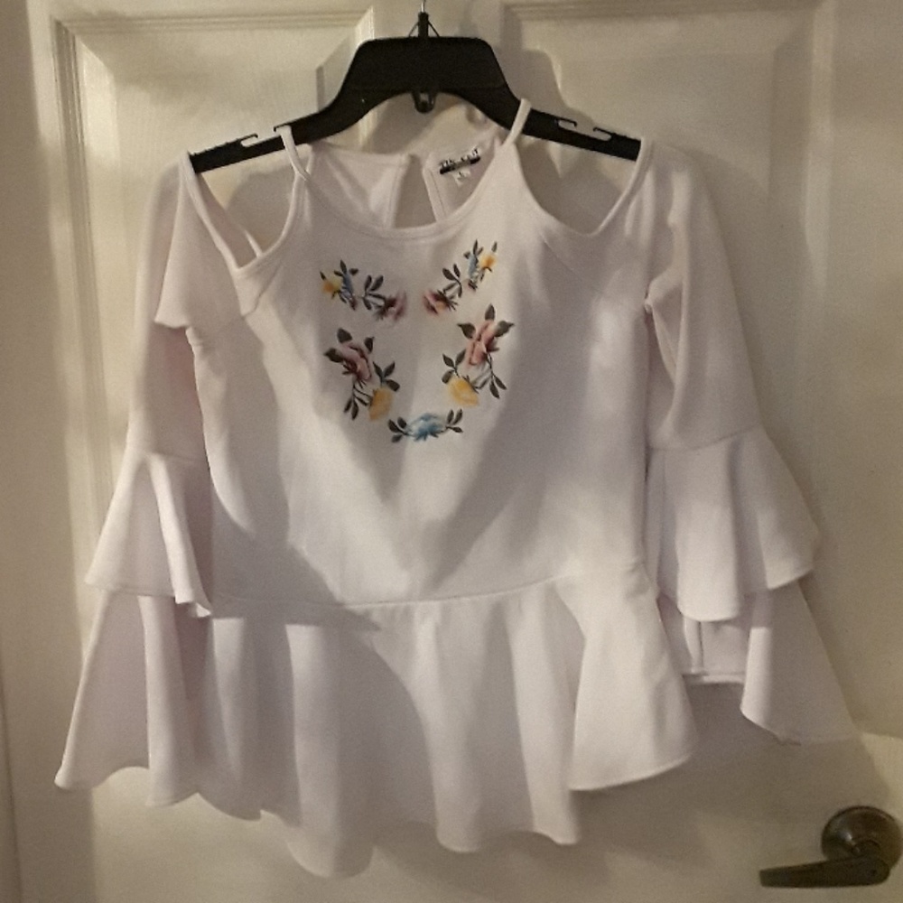 Beautiful white top "The Edit" size L juniors.